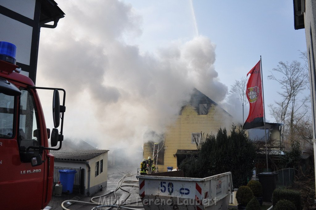 Haus komplett ausgebrannt Leverkusen P28.JPG